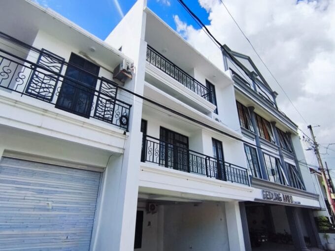 Dijual Rumah Mewah dan Kost 3 Lantai Dekat Ponpes Jamilurrahman Yogyakarta – Cocok untuk Hunian Keluarga Besar atau Homestay Islami